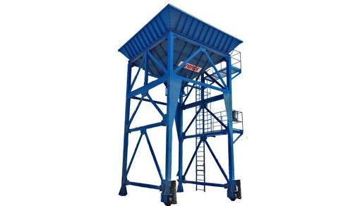 Rapidpack bulk hopper unit with loading conveyor and truck underneath, ready for discharge.