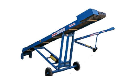 Mobile Rapidpack conveyor on heavy-duty wheels, anti‑slip chevron‑belt transporting bulk cargo into truck.